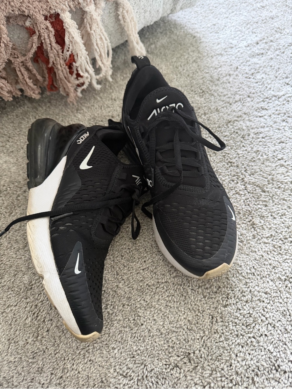 Nike Air Max 270 Black/White — - Picture 2 of 14